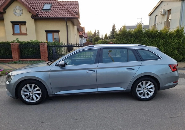 Skoda Superb cena 106899 przebieg: 72000, rok produkcji 2018 z Sosnowiec małe 742
